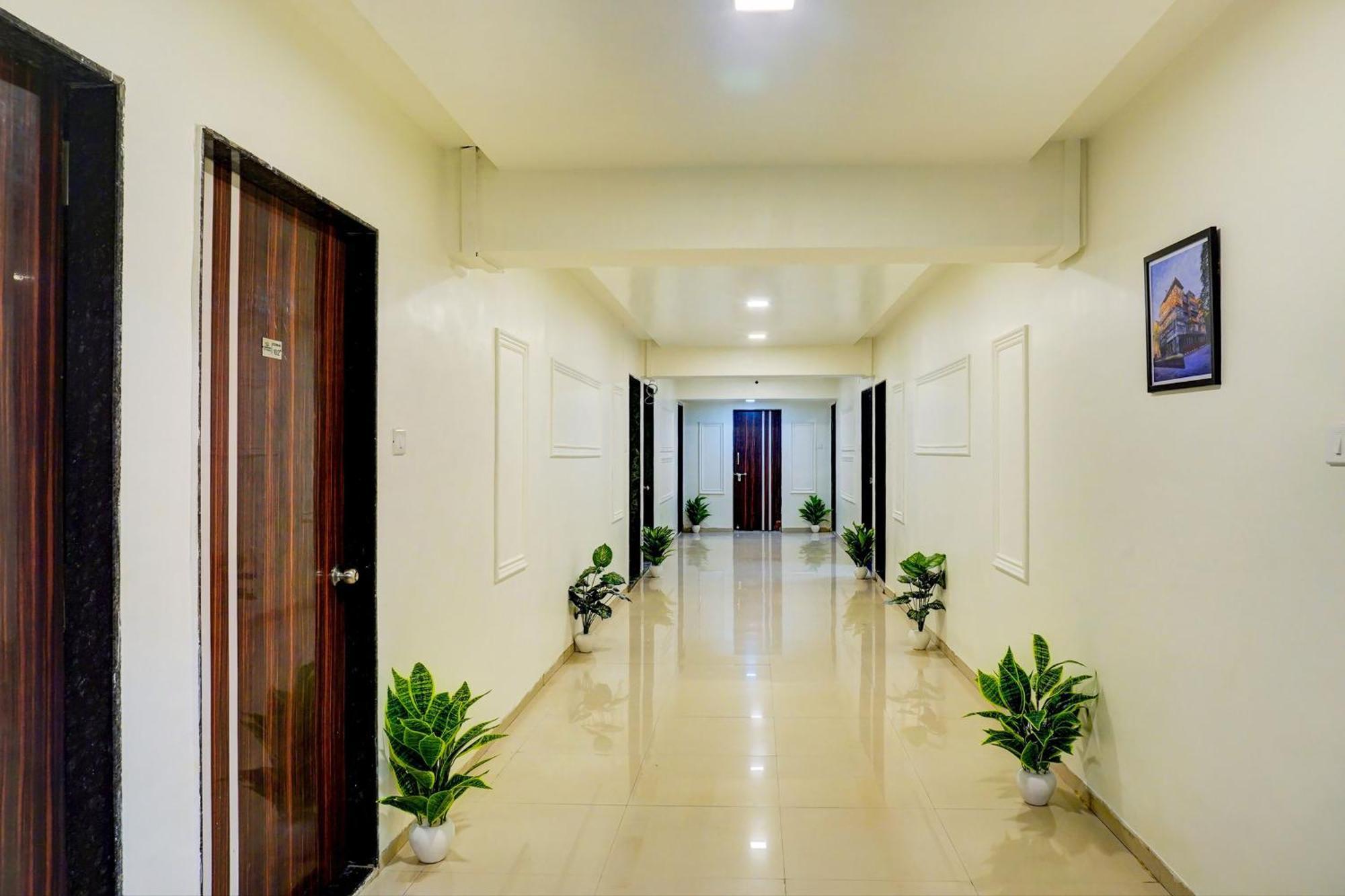 Super Collection O Vardhan Plaza Yerandwane Dış mekan fotoğraf